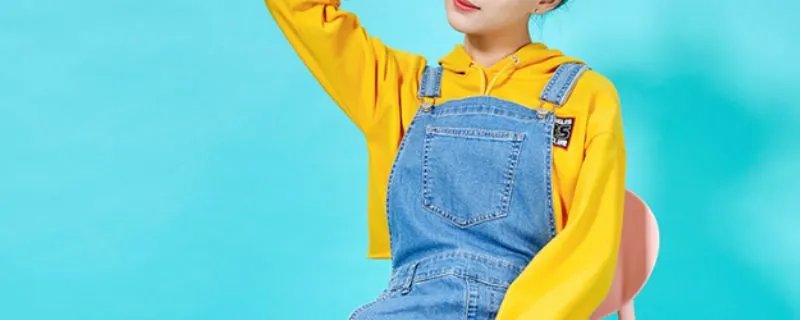 背带裤怎么搭配 怎样搭配背带裤好看