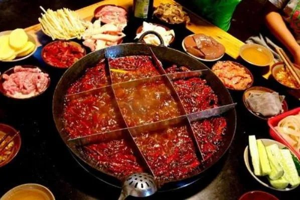 孩子向火锅里加棉花糖迎接爷爷，她这么做的原因是什么？