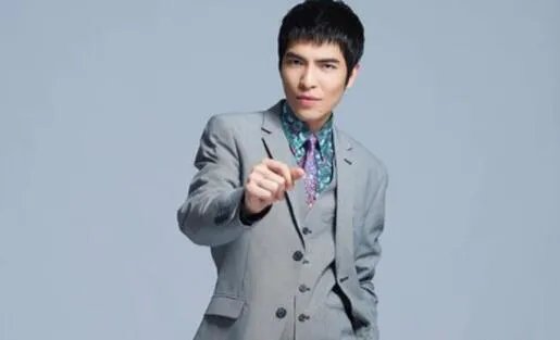 萧敬腾疑默认与经纪人恋情 女方年长13岁甜蜜认爱