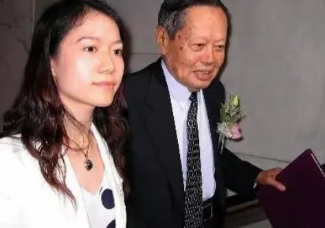 杨振宁遗产分配方案敲定，翁帆只得一别墅居住权，如今她后不后悔？