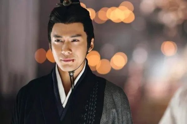 王阳明在米兰时装周的时候，他都穿了什么呢？