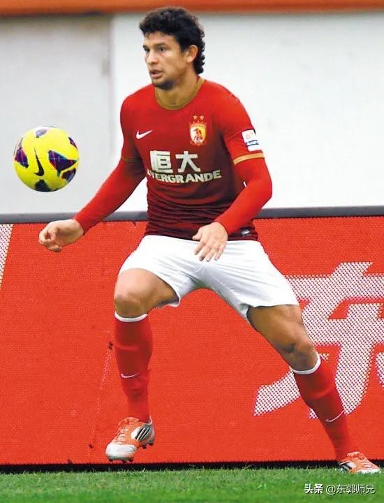 网上新闻报道高拉特已放弃巴西国籍，高拉特入籍已是板上钉钉，中国队将所向披靡吗？