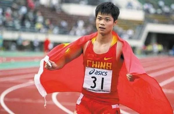 苏炳添在内蒙古吃烤全羊，内蒙的烤全羊好吃吗？