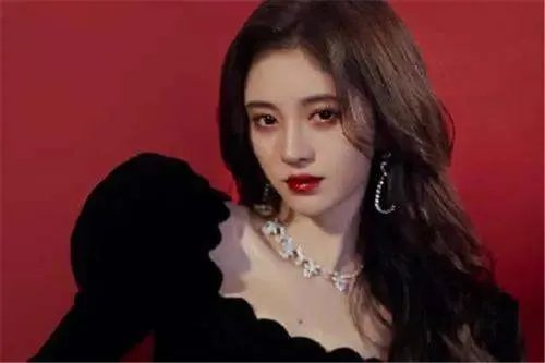 空姐晒与鞠婧祎合照,两人谁更胜一筹呢?