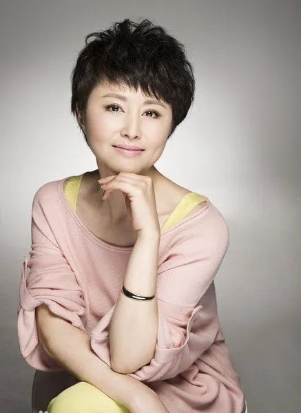 陈翔六点半演员腿腿颜值爆表 爆笑节目受追捧