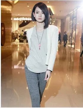 戚薇最新图片:戚薇短发不只是高冷艳更有清新甜美