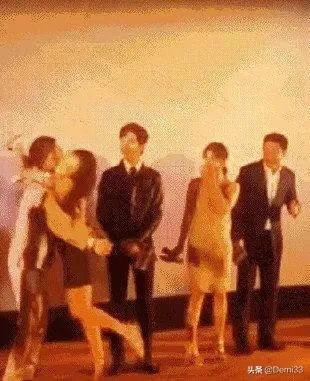 对于张译被女粉丝飞扑拥抱，你怎么看待这种行为？