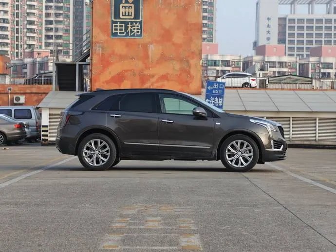 方向盘没锁但是拧不动,方向盘突然打不动很沉怎么回事