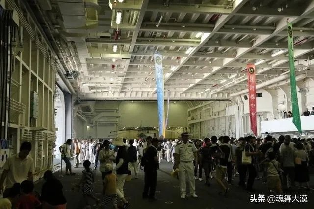 如果日本出云级直升机航母搭载F-35战机能够战胜俄罗斯航母吗?