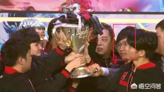 AG老帅隐退，网友表示AG很幸运拥有梦泪和老帅，懂得为团队付出，你怎么看？