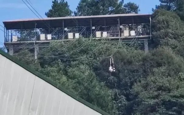 重庆女子玩高空项目坠落是怎么回事？