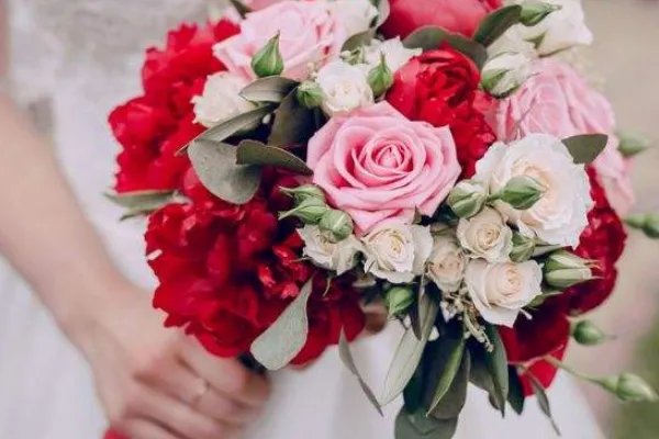 男子花1197元带新娘乘坐直升机,这样的行为有意义吗?