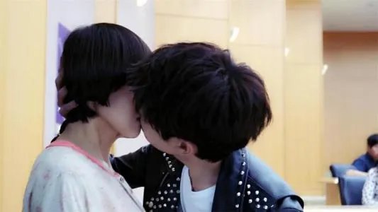 明若晓溪吻戏被删遭抗议   曾沛慈爆料吻戏内幕