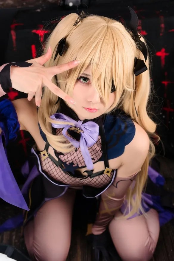 清纯又诱惑的黑丝大白腿 11区Coserてんうみ美图赏