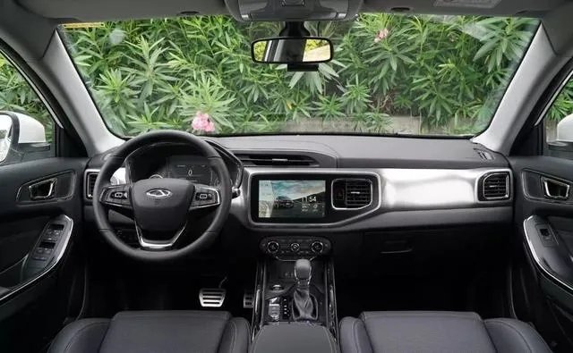 麻烦大家推荐一辆紧凑型轿车？