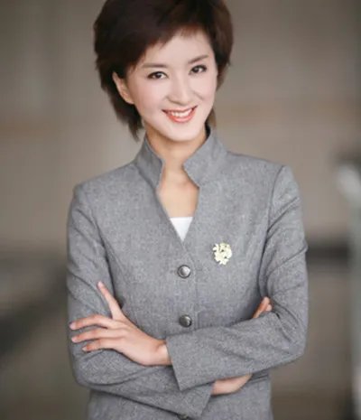 贵州卫视女主播露肚皮 遭调侃播新闻前不能吃太饱