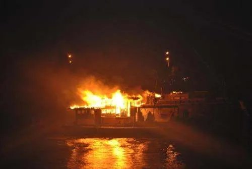 广西北海渔船起火，船上发生事故时如何有效地逃生？