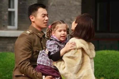 远去的飞鹰吻戏  朱亚文成大众情人演绎跨国恋