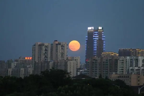 十五的月亮十四圆属于是正常的历法现象吗？