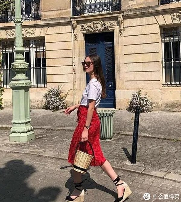 半身裙怎么搭配上衣