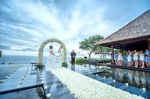 海岛婚礼适合在哪里办 4个准备让海岛婚礼更完美