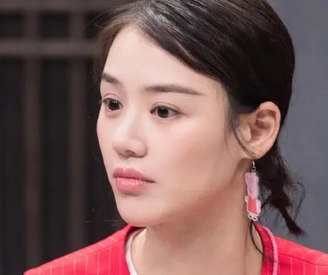 不少人说马思纯能红是周冬雨带动的,真的是这样的吗?