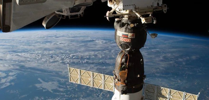 龙飞船载人与空间站对接成功对中国的航空航天有什么影响？