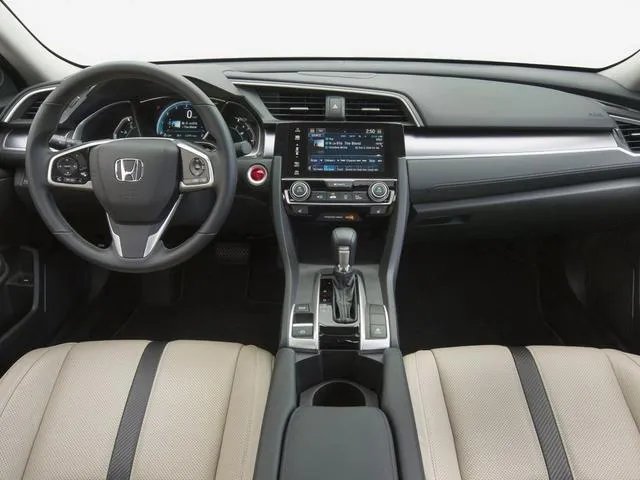 麻烦大家推荐一辆紧凑型轿车？