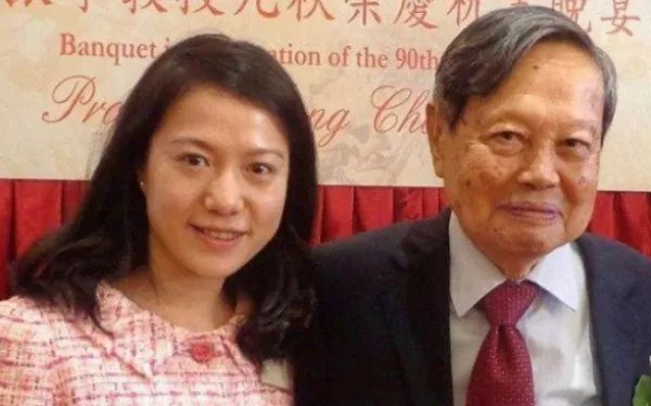 杨振宁遗产分配方案敲定，翁帆只得一别墅居住权，如今她后不后悔？