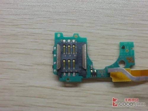 揭密4G智能机内部构造 索爱W950拆机图