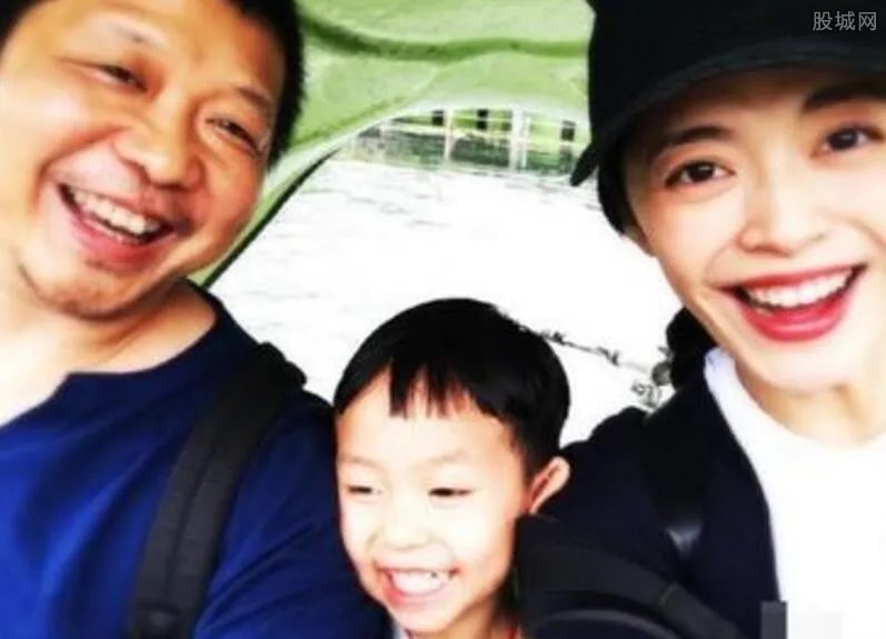 曹郁姚晨协议离婚 究其原因竟是曹郁劈腿姚晨闺蜜?