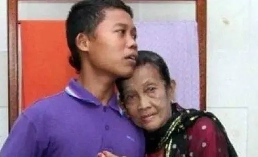 印尼19岁少夫软禁74岁妻子，他为何会这么做？