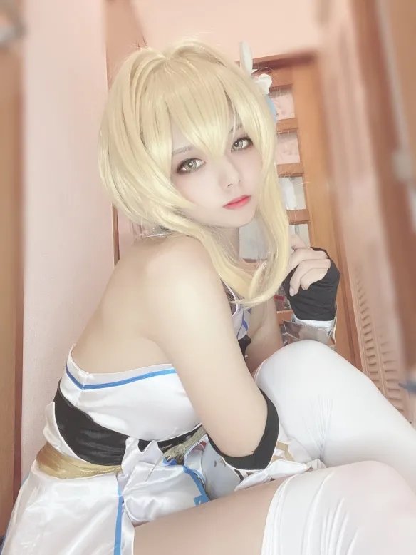 清纯又诱惑的黑丝大白腿 11区Coserてんうみ美图赏