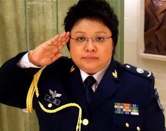 揭韩红宣布退伍原因 解密其退伍内幕