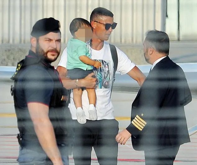 C罗抵达都灵是去做什么去了？