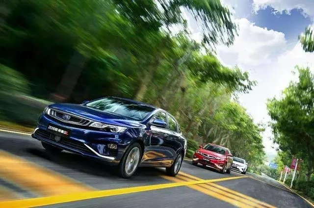 麻烦大家推荐一辆紧凑型轿车？