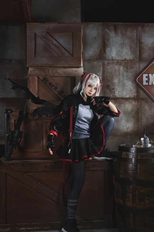 清纯又诱惑的黑丝大白腿 11区Coserてんうみ美图赏