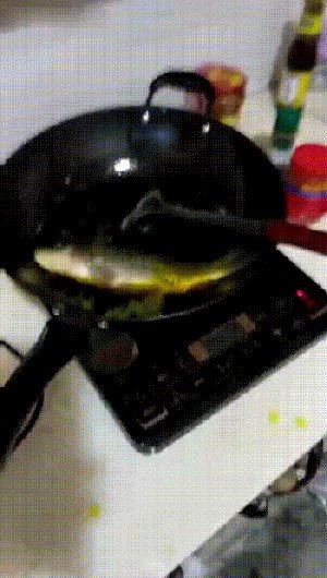 周一内涵囧图云飞系列 看到黑丝小姐姐就走不动路了