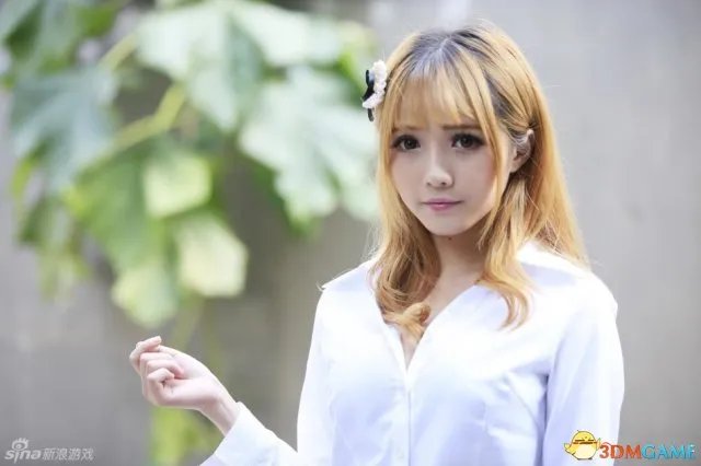 人气ShowGirl孙亦文私照遭公开售卖 在微博发飙