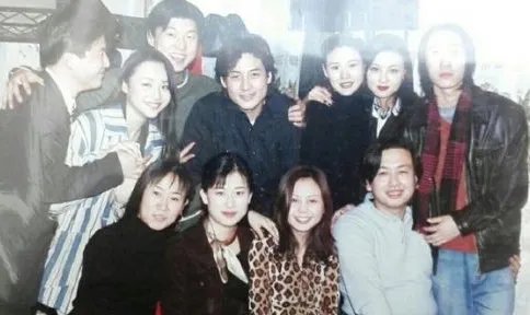 曹颖晒高中旧照，曾经的她长什么样？