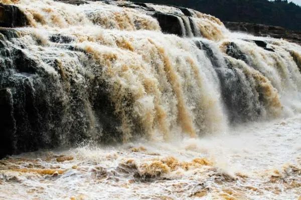 黄河最后注入哪个海？