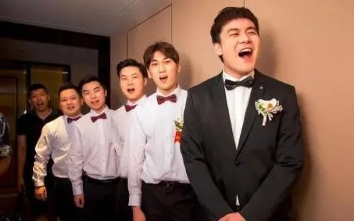 伴郎穿什么衣服合适 伴郎服装的要求