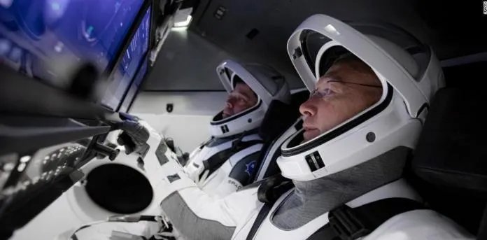 龙飞船载人与空间站对接成功对中国的航空航天有什么影响？