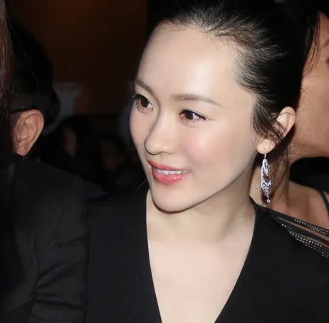 产后霍思燕最新图片曝光 一家人幸福生活也令人羡慕