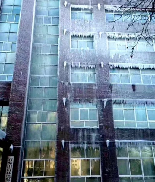 宁夏一环保局大楼为何被喷成冰雕?