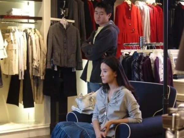 冯绍峰深夜接机赵丽颖,狂撒狗粮,你会大胆秀恩爱吗?