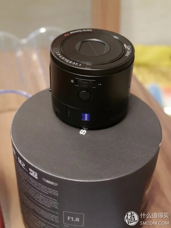 SONY 索尼 DSC-QX100 镜头式数码相机，极其有爱的新鲜玩意儿