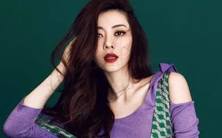 熊黛林素颜出镜整理衣物,郭富城有没有后悔过?