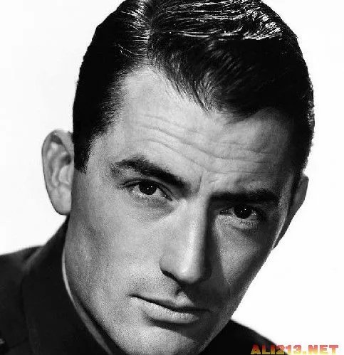 张亮热吻娇妻女网友“心碎了”盘点全球男神