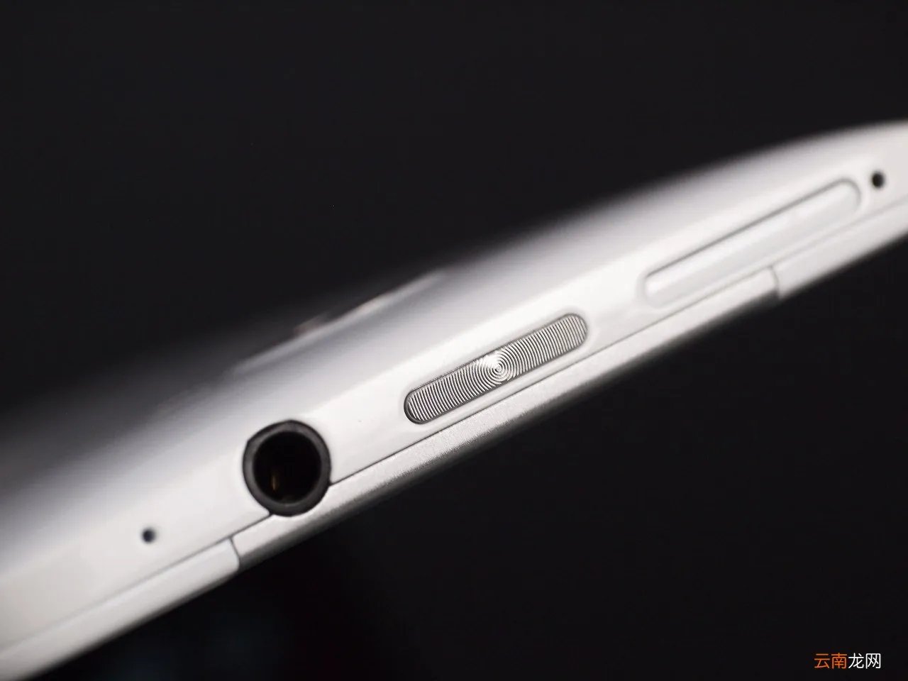 htc蝴蝶机当年挺贵 htc蝴蝶机报价